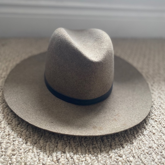 Janessa Leone Wegner Hat- Size Medium - Picture 4 of 5